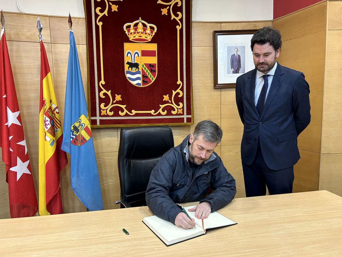 El consejero de Presidencia, Justicia y Administración Local, Miguel Ángel García Martín, visita El Molar