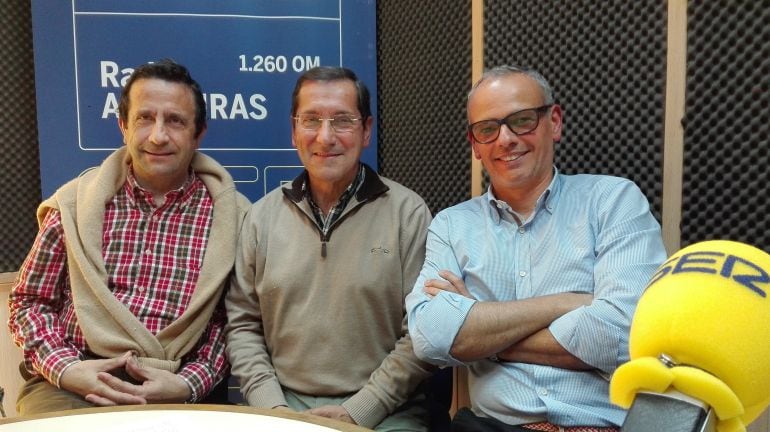 Juan Luís M. Retamino, Antonio Peralta y Javier Hernández Sansalvador comentan la actualidad en la Tertulia de Ciudadanos.