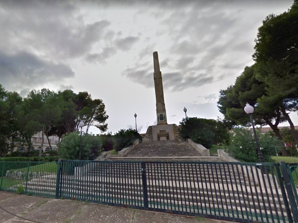 El Govern balear demana per carta al Ministeri de Defensa enderrocar el monolit de s'Esplanada de Maó