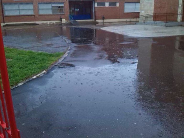 Situación del patio del Colegio Ave María