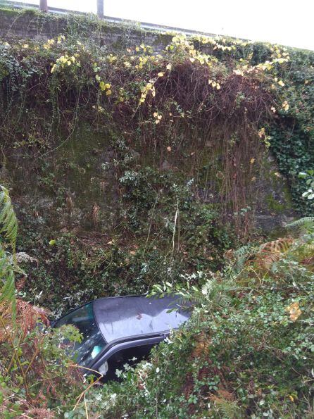 Estado del vehículo siniestrado al salirse de la vía