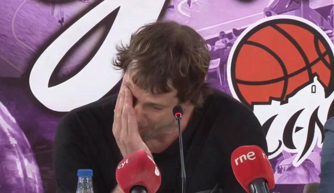 Urko Otegui se despide de la afición de Palencia con lágrimas de emoción
