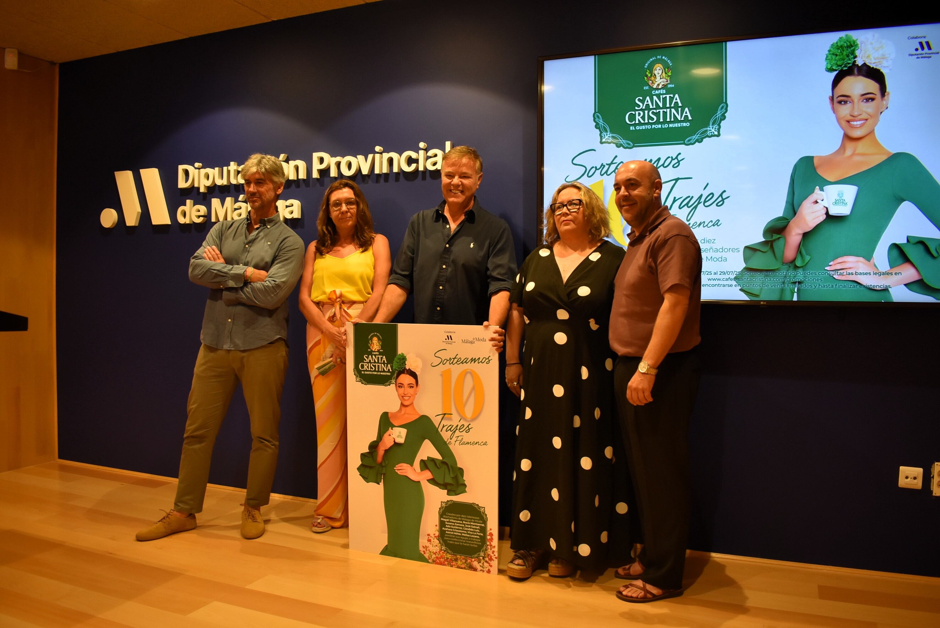 Presentación Desfile de Moda, con la presencia de la Diputada Esperanza González, el gerente de Café Santa Crisitina, Diego Benítez y varios de los diseñadores