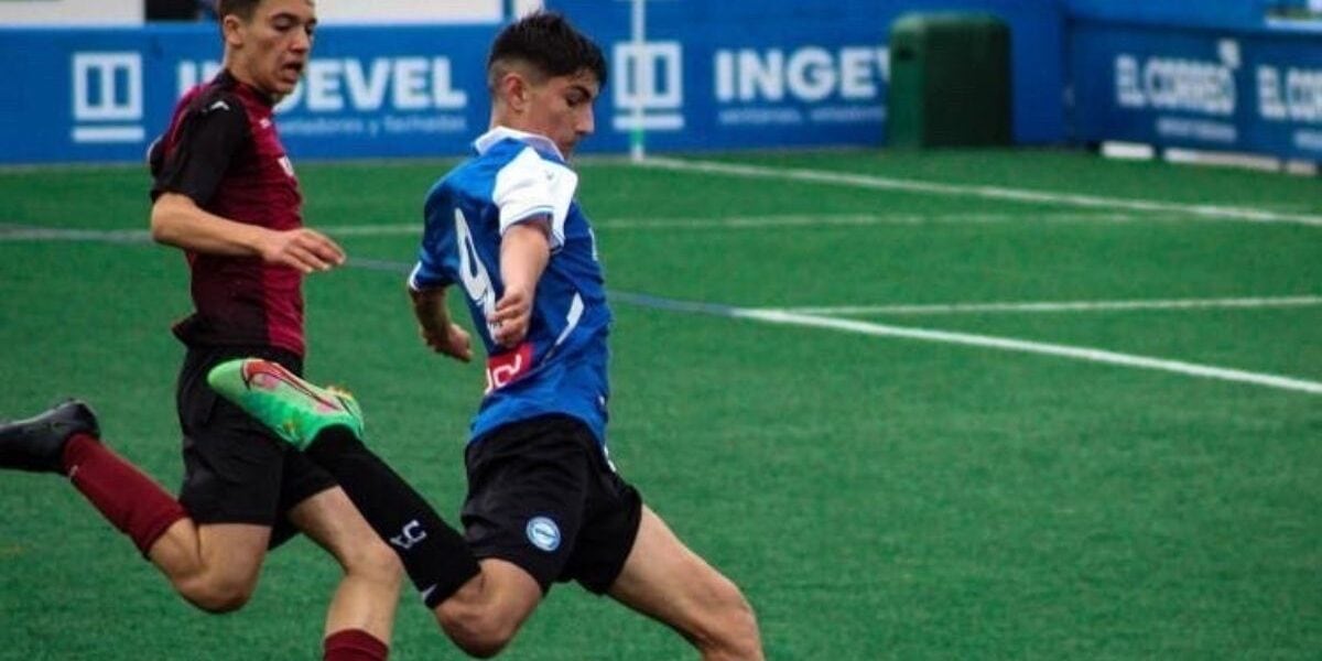 Iván López, durante un partido en las categorías inferiores del Alavés.