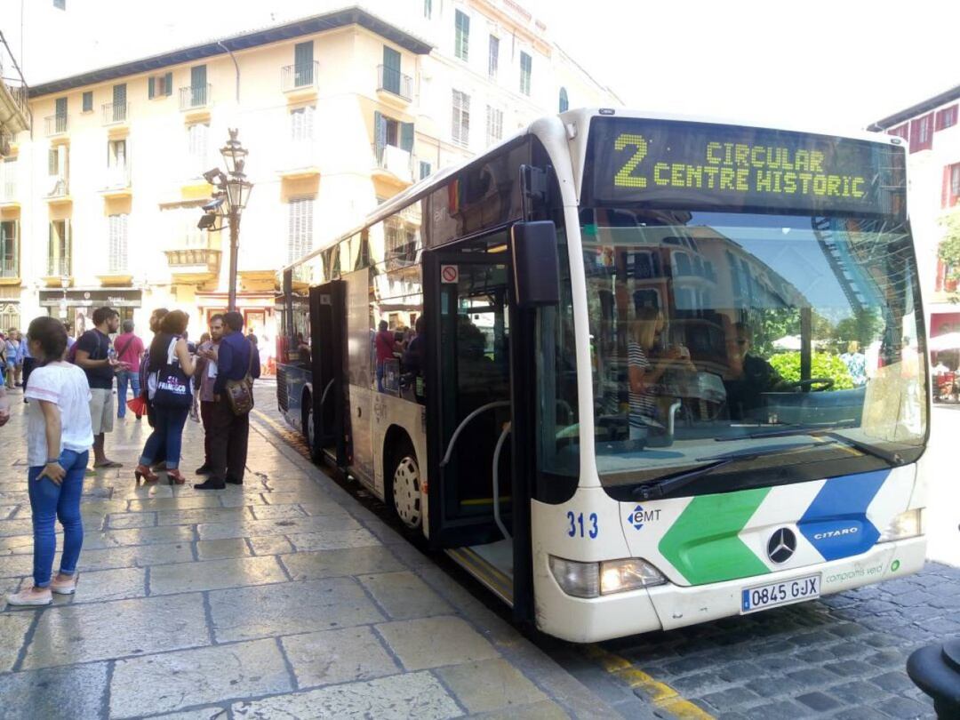 El comité de trabajadores de la EMT denuncia que sus conductores aún siguen sin materiales de protección.