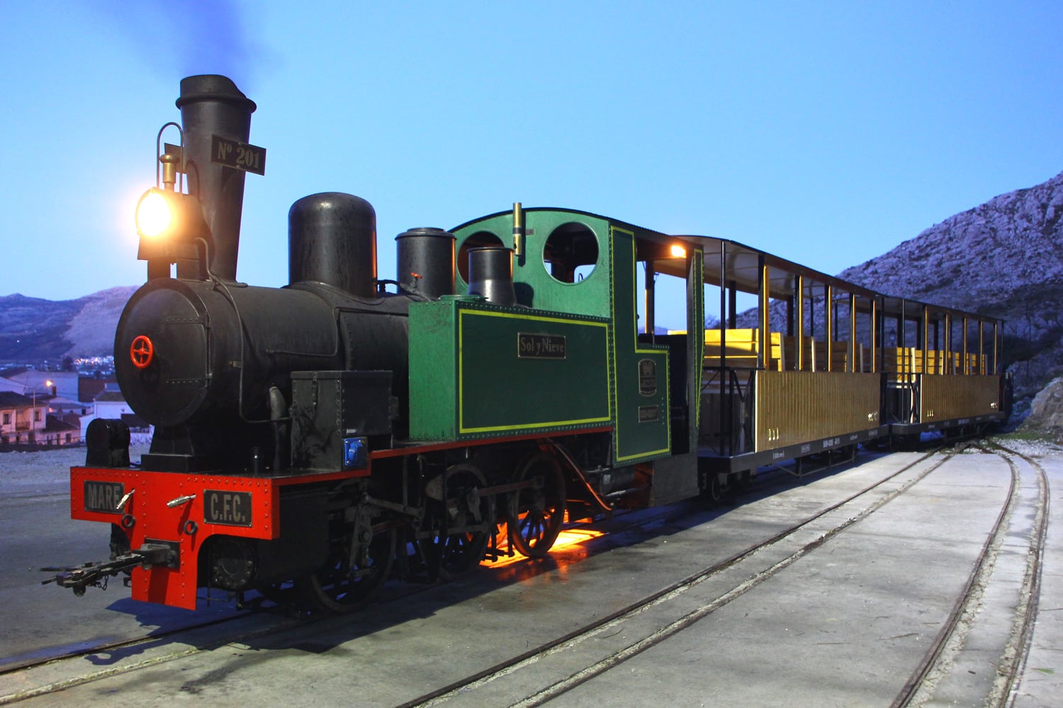 Tren turístico en Ventas de Zafarraya, en Alhama de Granada (Granada).