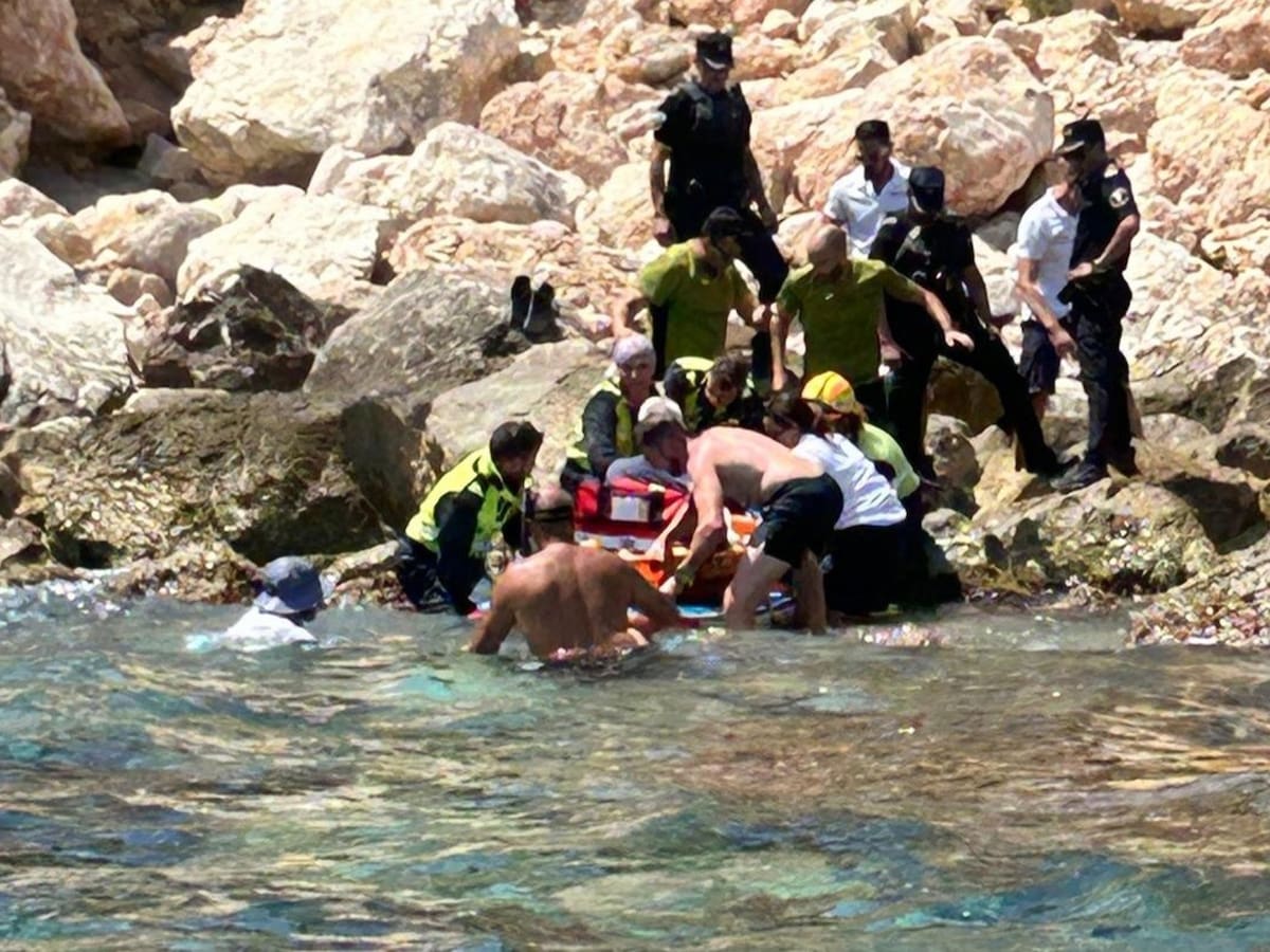 Mariano Meseguer, encargado de Eulen Playas, que vigila los arenales de Calp, Denia y Torrevieja, pide cautela para visitar las calas de Alicante
