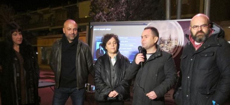 Pegada de carteles de Podemos en Toledo