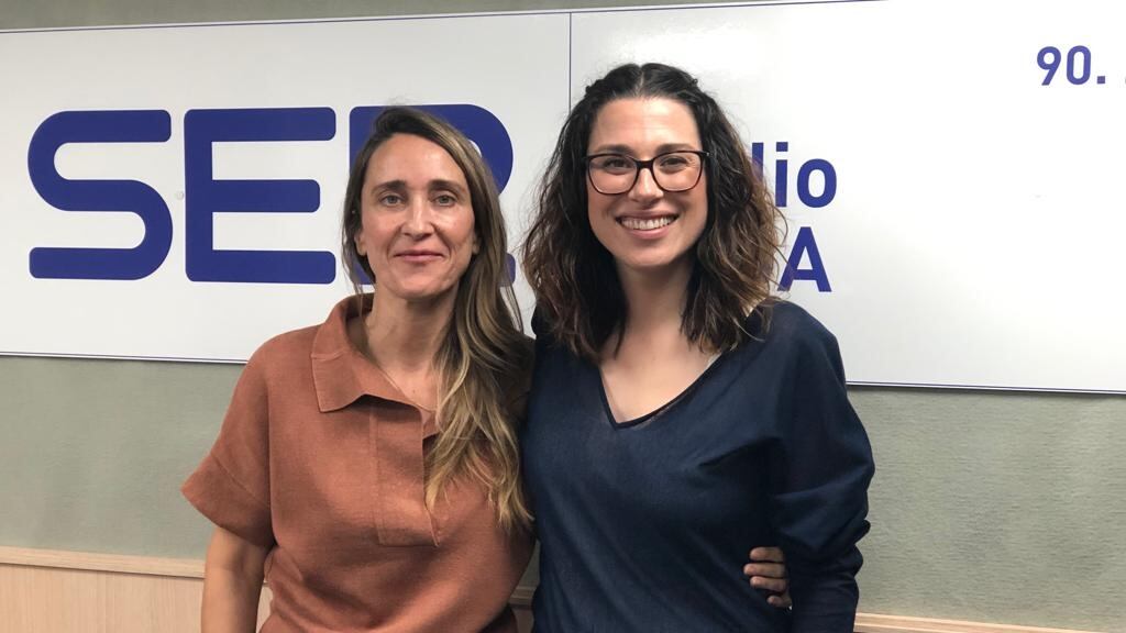 Mas junto a la número dos de la candidatura de Elda para Todas, Cristian Rodríguez