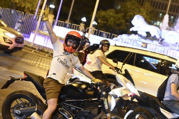 La fuente de Cibeles, tras proclamarse el Real Madrid campeón de Liga en 2020