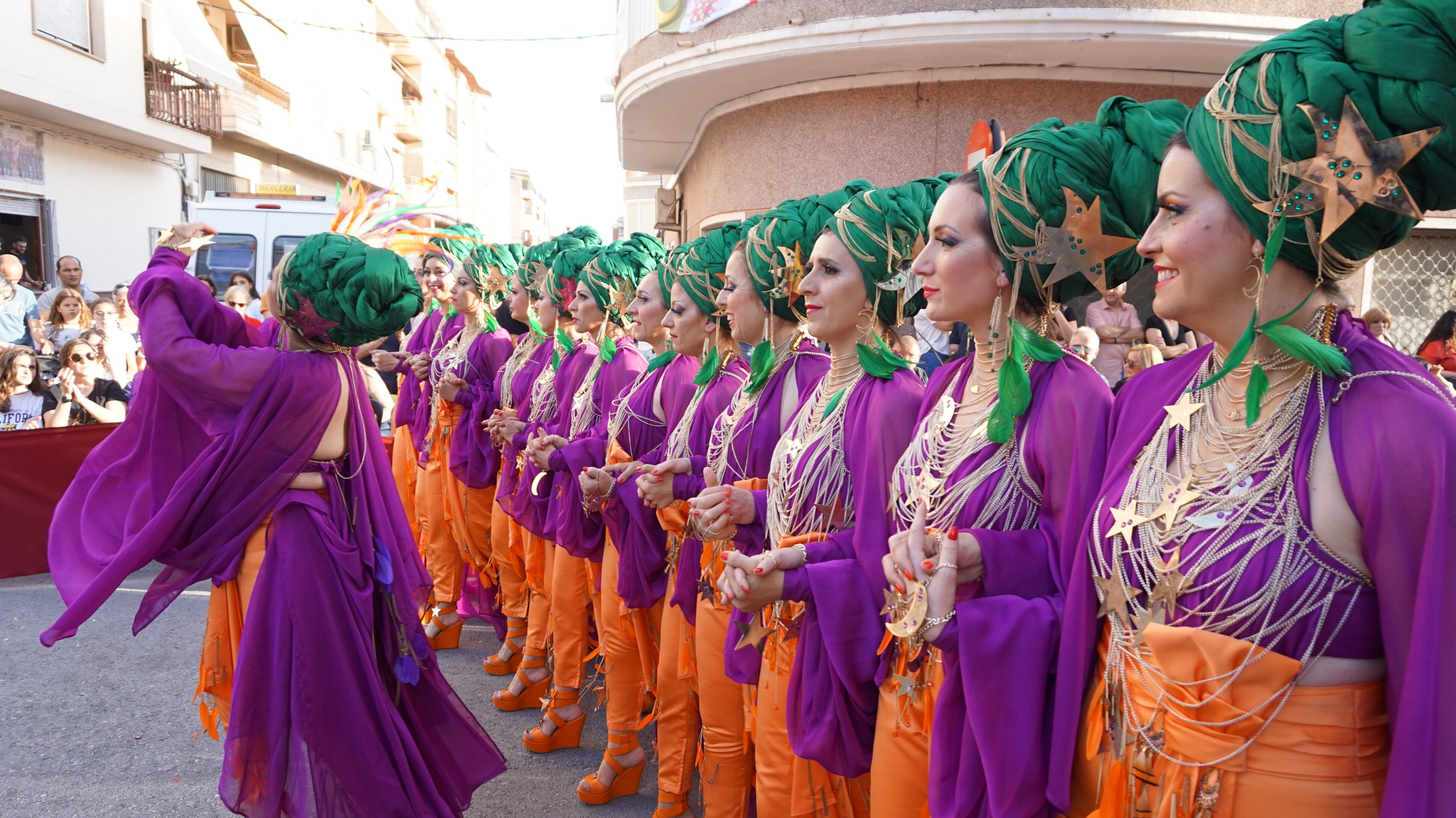 El desfile fue abierto por los Berberiscos