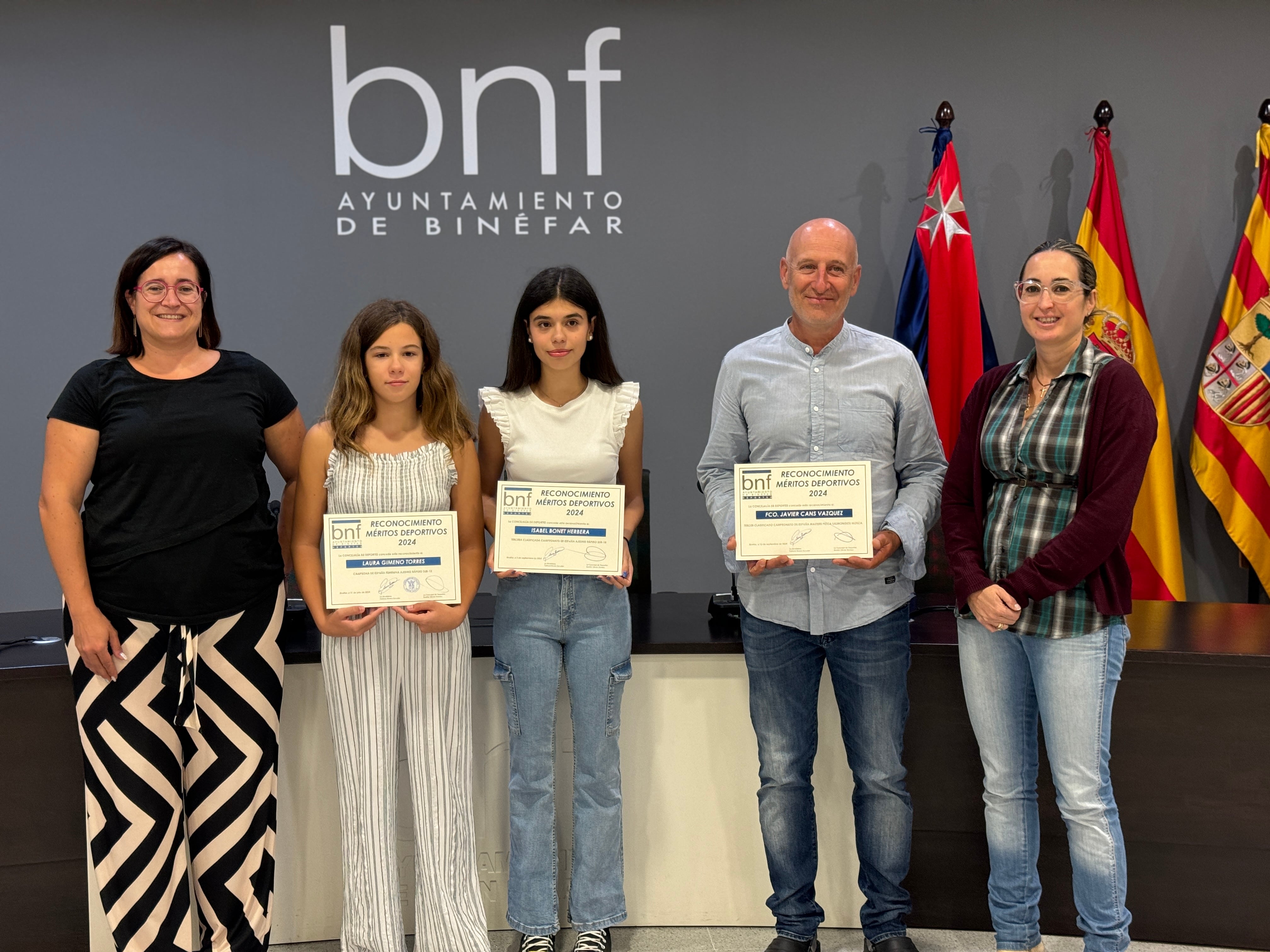 Patricia Rivera y Beatriz Oliván junto a Isabel Bonet y Laura Gimeno, el atleta Javier Prieto y el pescador Javier Cans