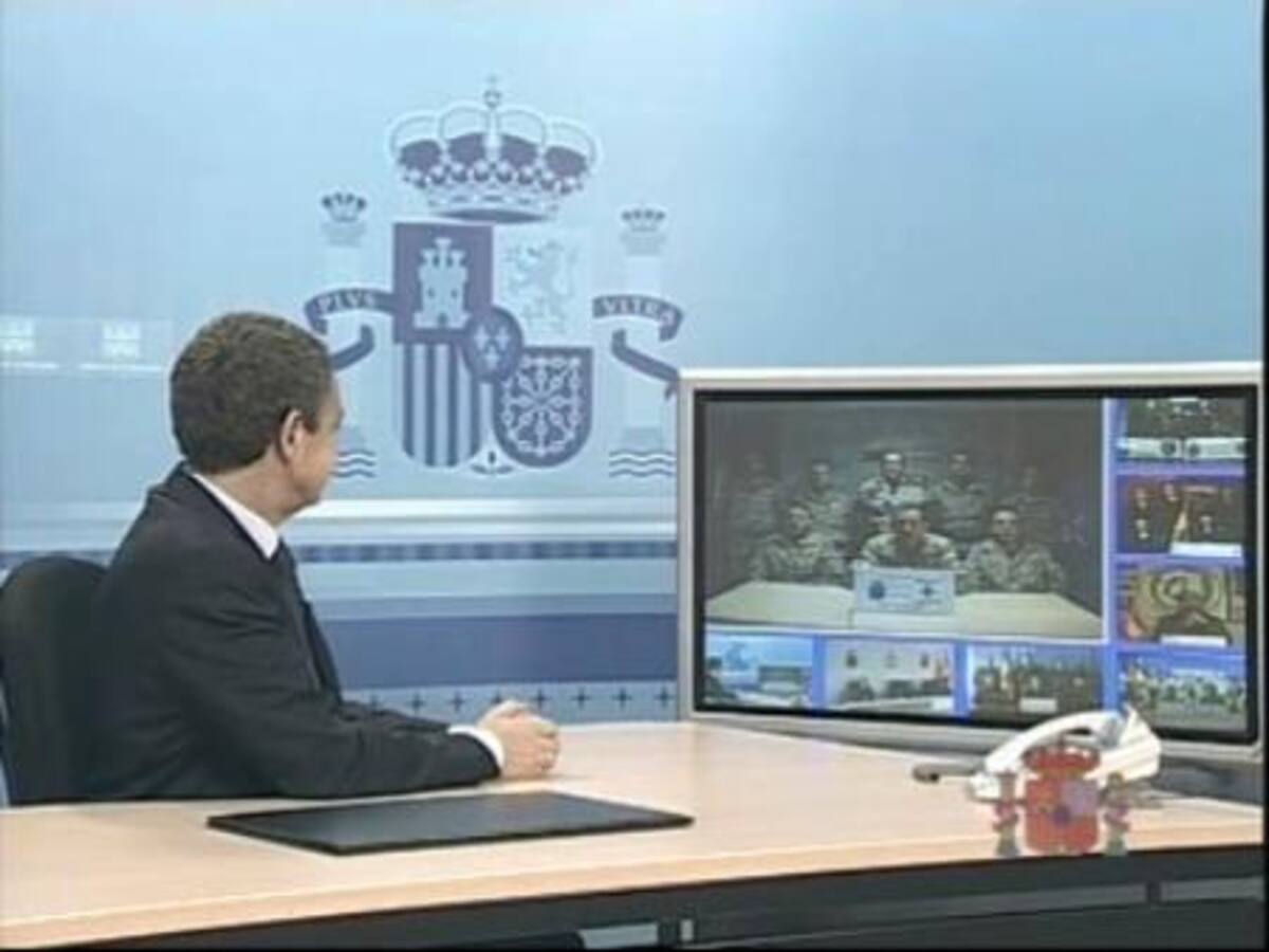 Zapatero desea a las tropas en el extranjero un 2011 de paz, prosperidad y menos dificultades