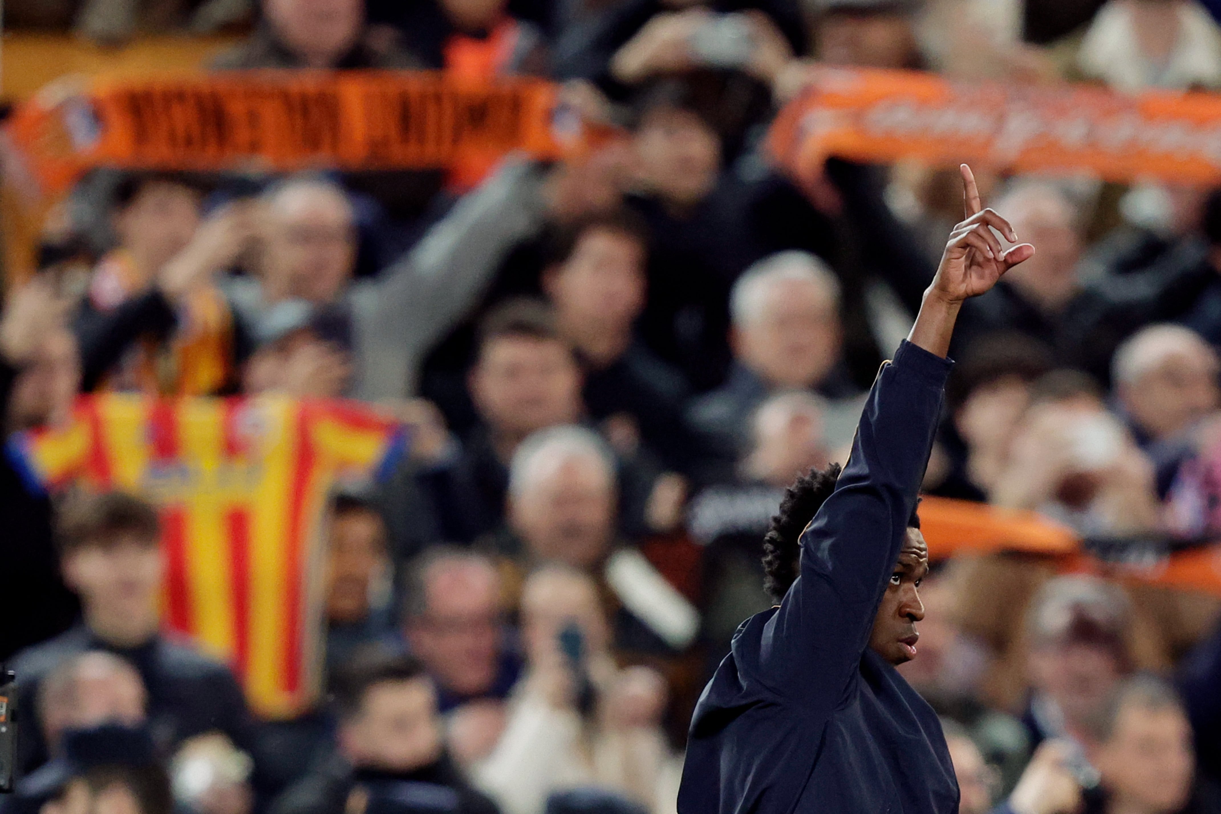 Vinicius, en Mestalla, durante el Valencia - Real Madrid de Liga (Photo by David S. Bustamante/Soccrates/Getty Images)