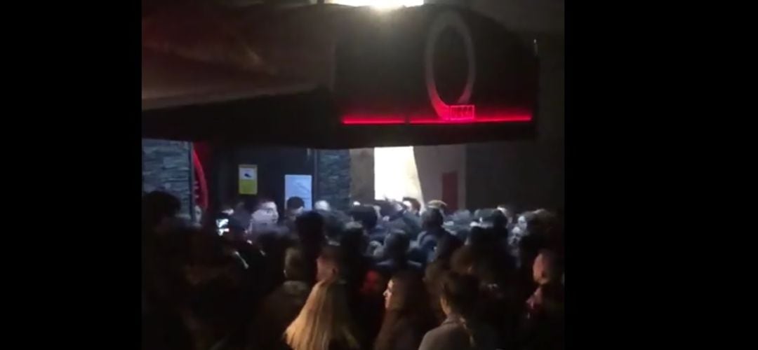 Captura del video sobre la protesta frente a una discoteca de Sanse