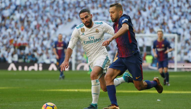 Dani Carvajal, durante el clásico de Liga del Bernabéu