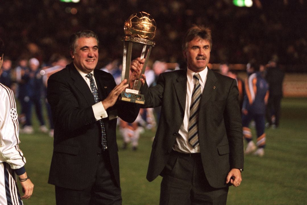 Lorenzo Sanz y Guus Hiddink, celebrando el título de la Intercontinental en 1998