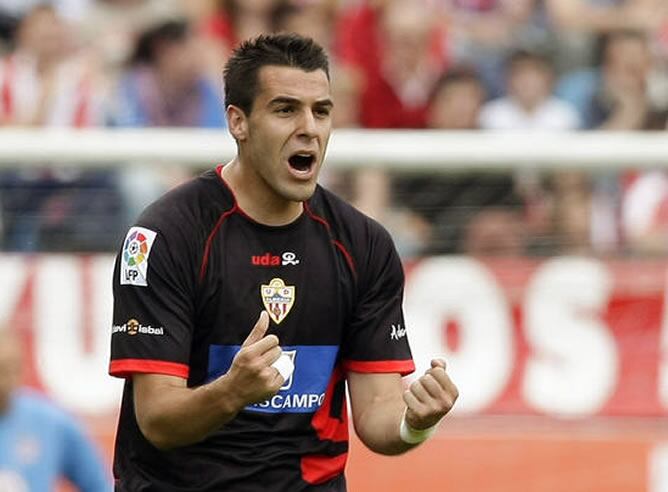 Álvaro Negredo celebra un gol con el Almería