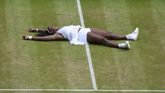 Serena celebra en la hierba su victoria en Wimbledon