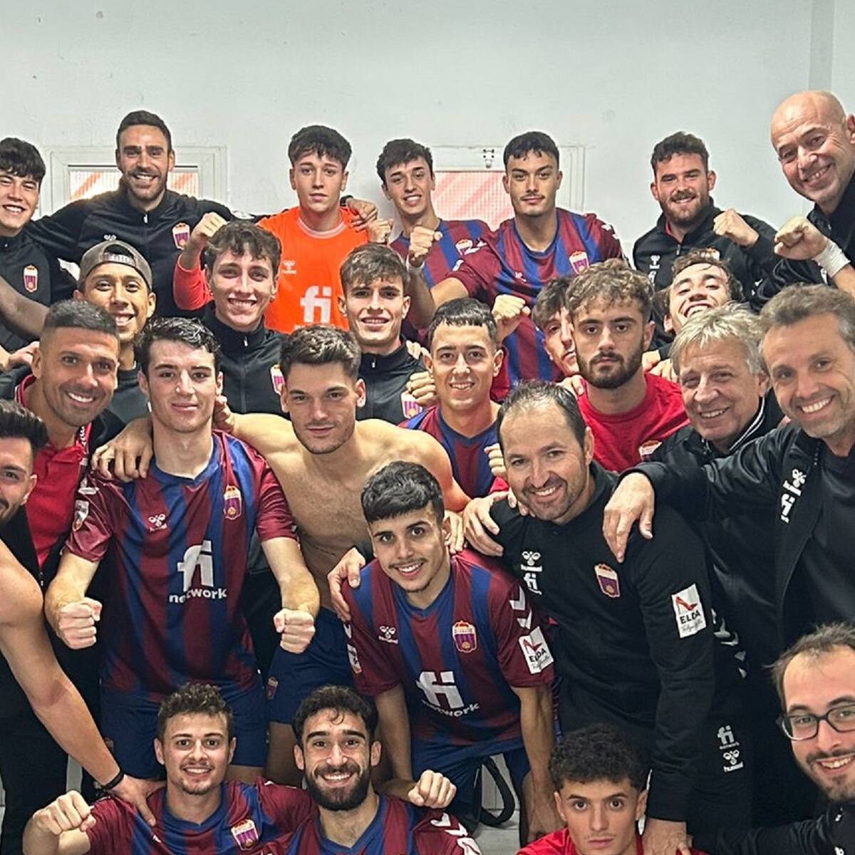 El Eldense B no se baja de la ola y sigue líder después de ganar al Thader (4-1)