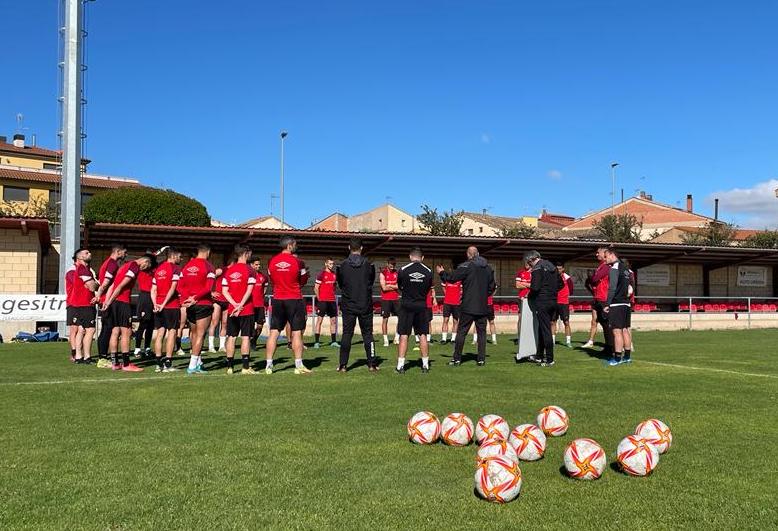 Entrenamiento de la UD Logroñés antes de viajar a León. /UDL
