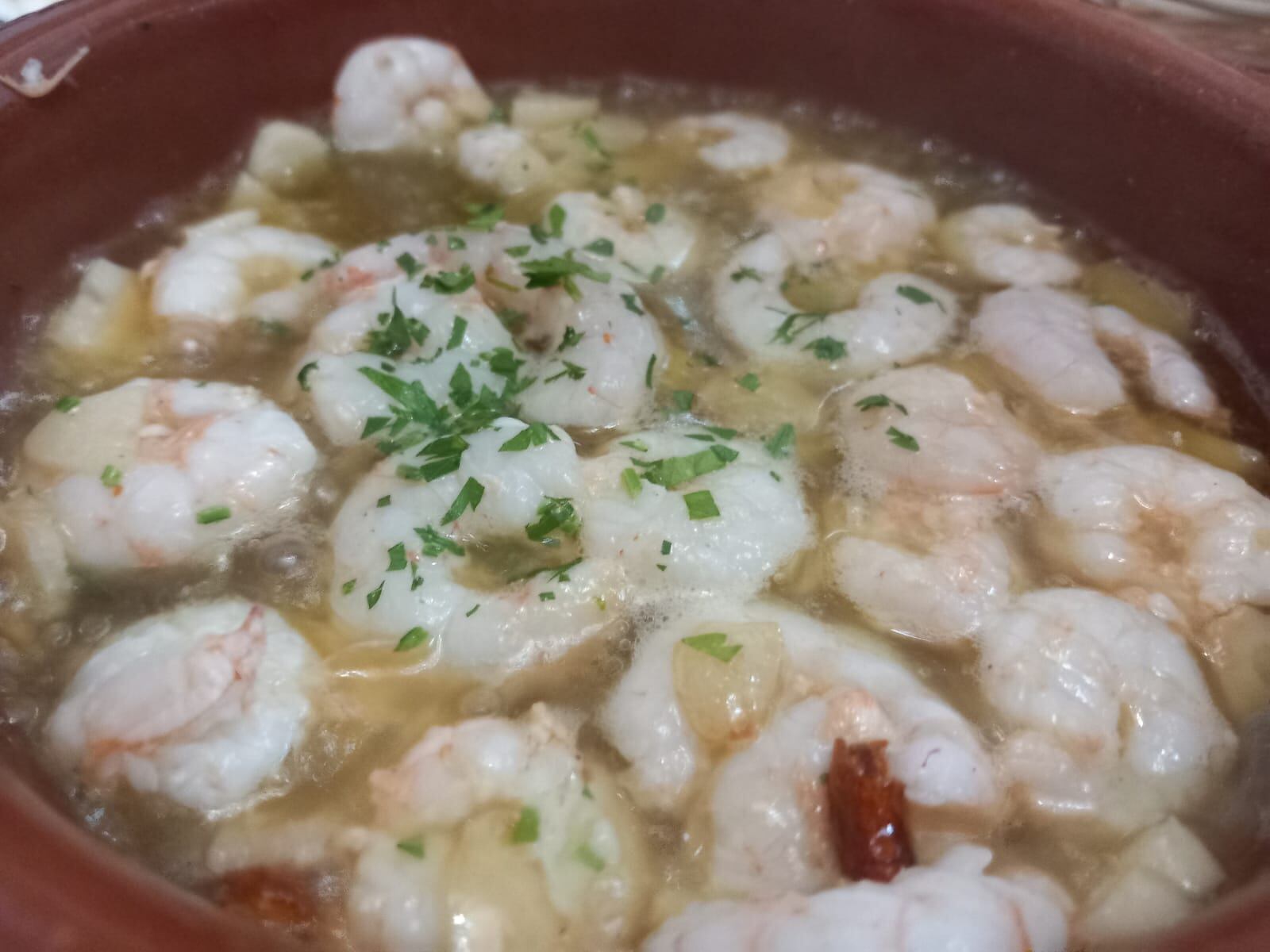 Cazuela de gambas al ajillo