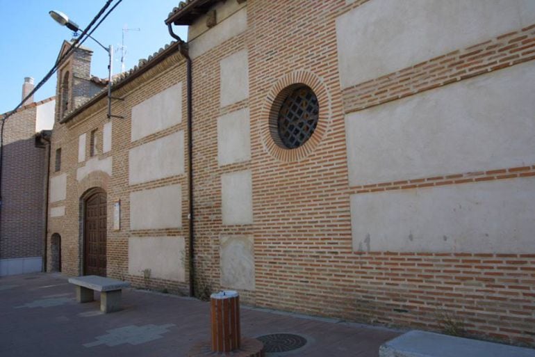 La Ermita del Amparo expone el antiguo hábito del Nazareno de las Angustias