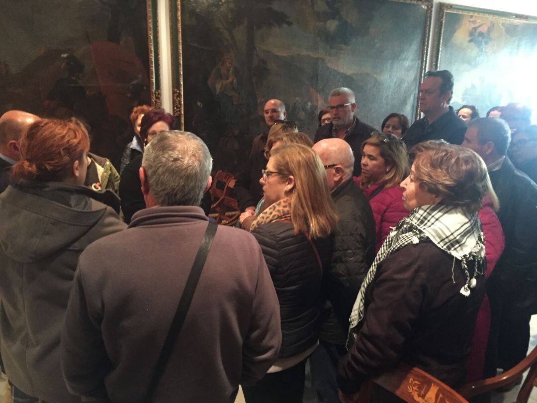 Afectados por la devolución de las ayudas de los terremotos de 2011 esta mañana en el Ayuntamiento de Lorca