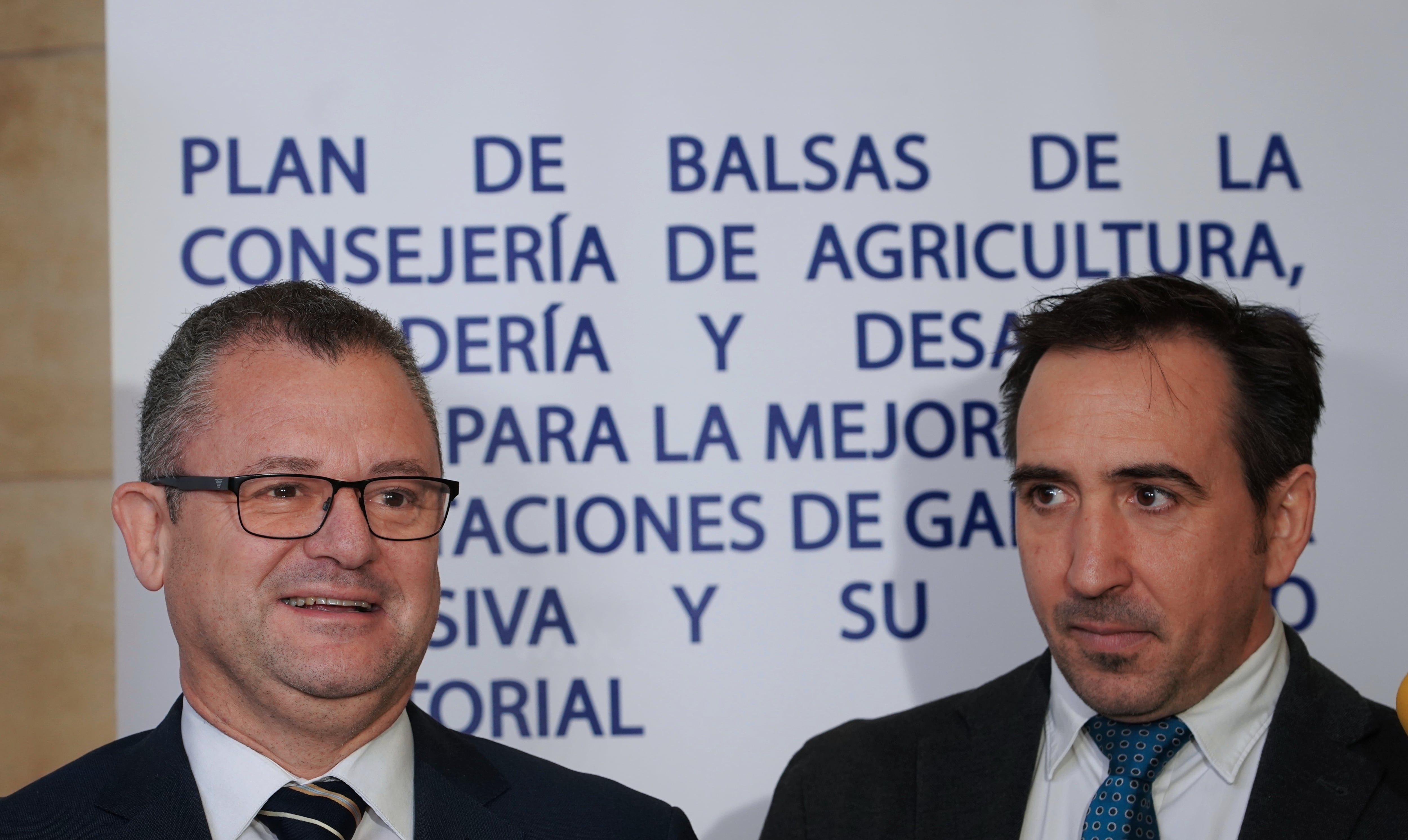 El consejero de Agricultura, Ganadería y Desarrollo Rural, Gerardo Dueñaas, presenta el nuevo Plan de balsas para la mejora de las explotaciones de la ganadería extensiva