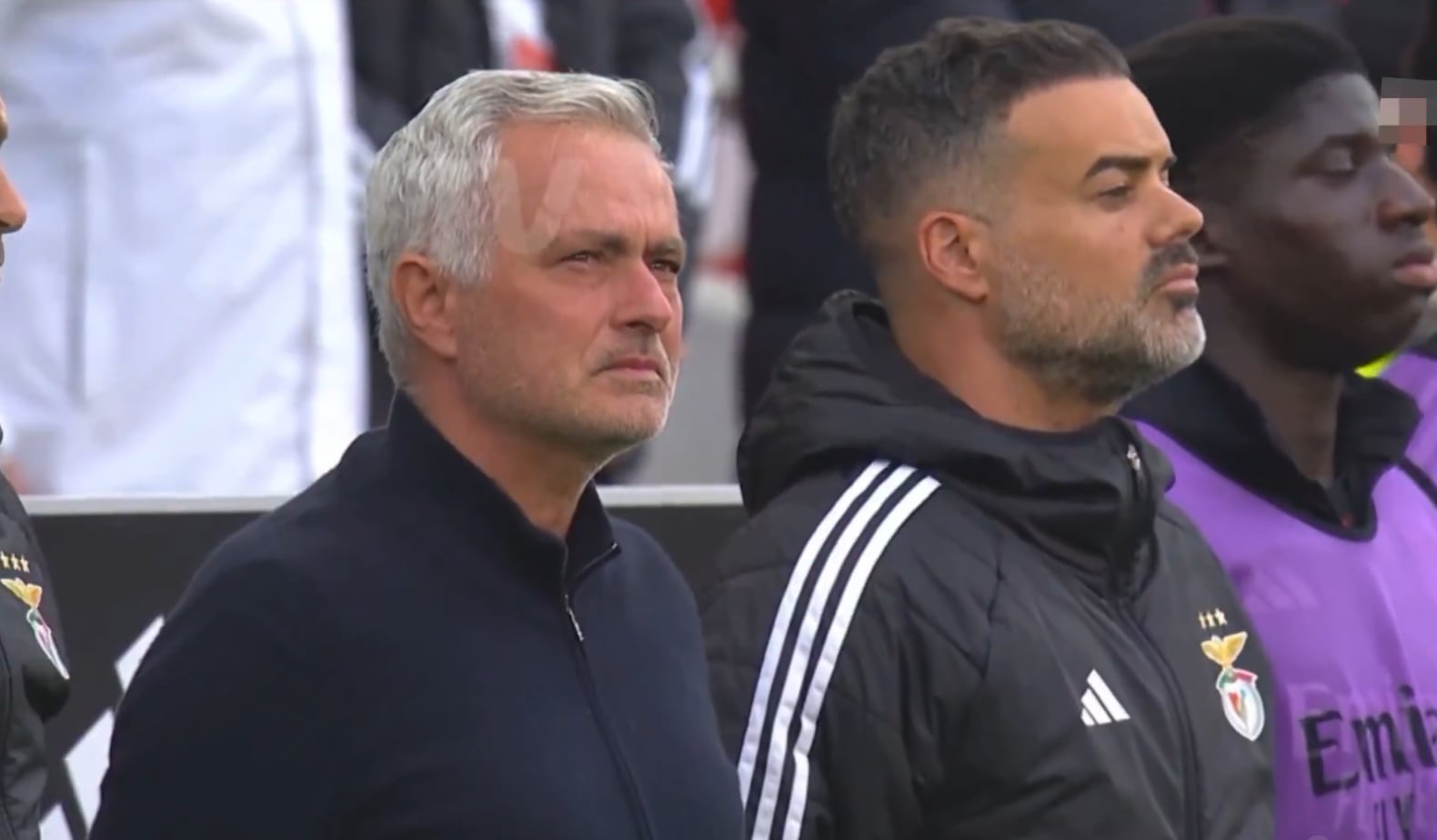 La emoción de Mourinho durante el minuto de silencio por Silvino Louro / Captura de pantalla
