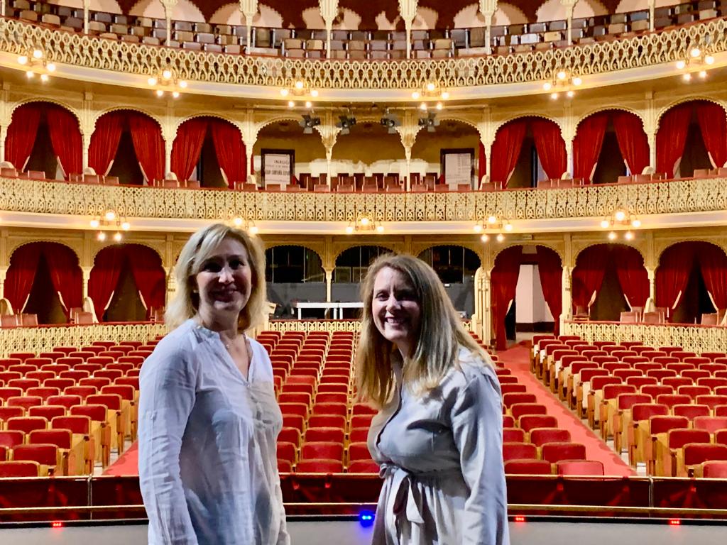 Marisa Brihuega y Amanda Real en el Teatro Falla