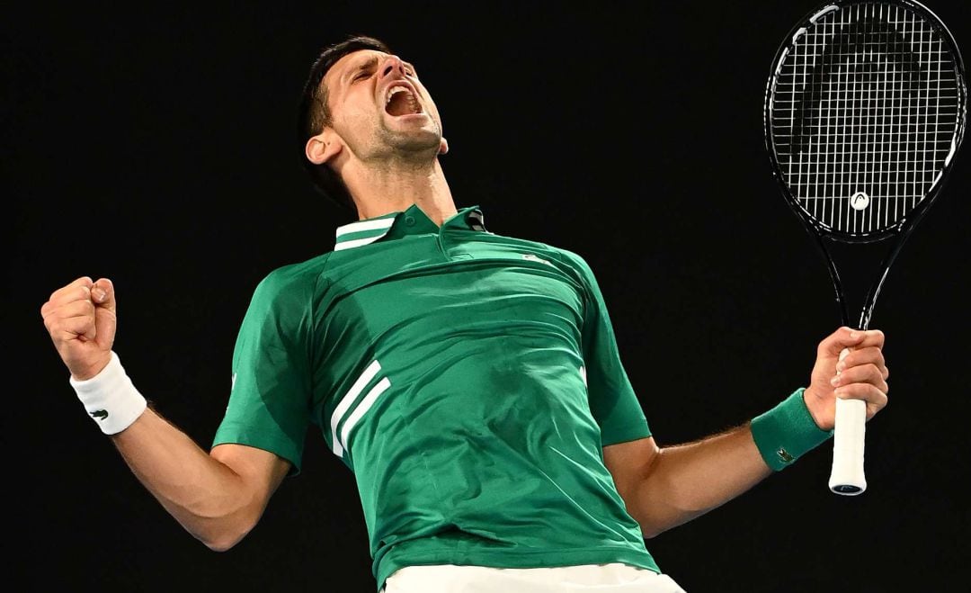 Djokovic celebra su pase a cuartos de final pese a sus problemas físicos.