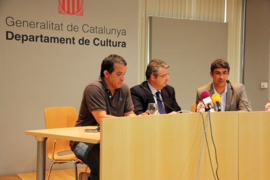 Jordi Rovira, a la dreta, acompanyat del responsable de cultura de la Generalitat a Tarragona, Jordi Agrás, al centre