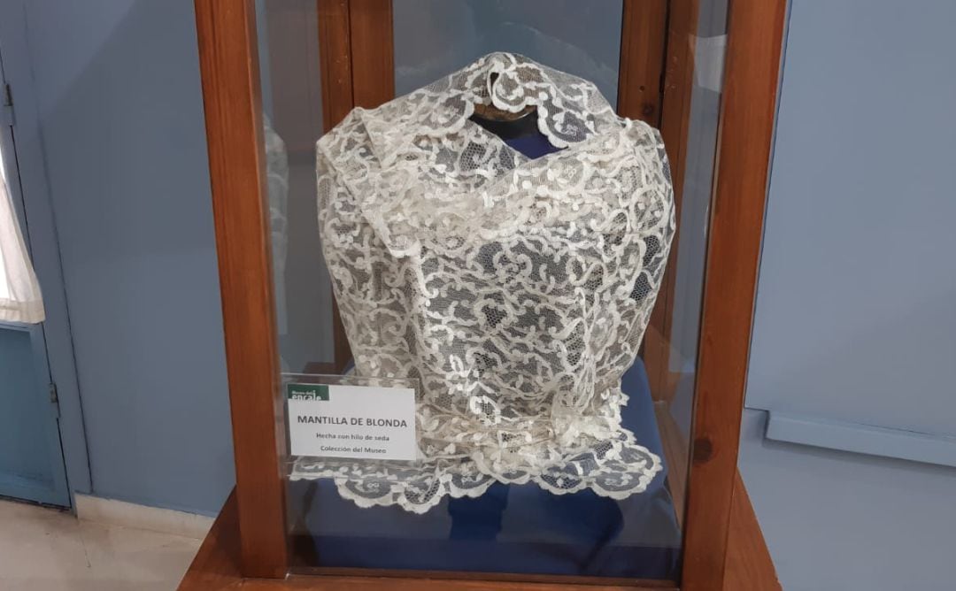 Imagen de la típica mantilla de blonda de Almagro que se exhibe en el Museo del Encaje