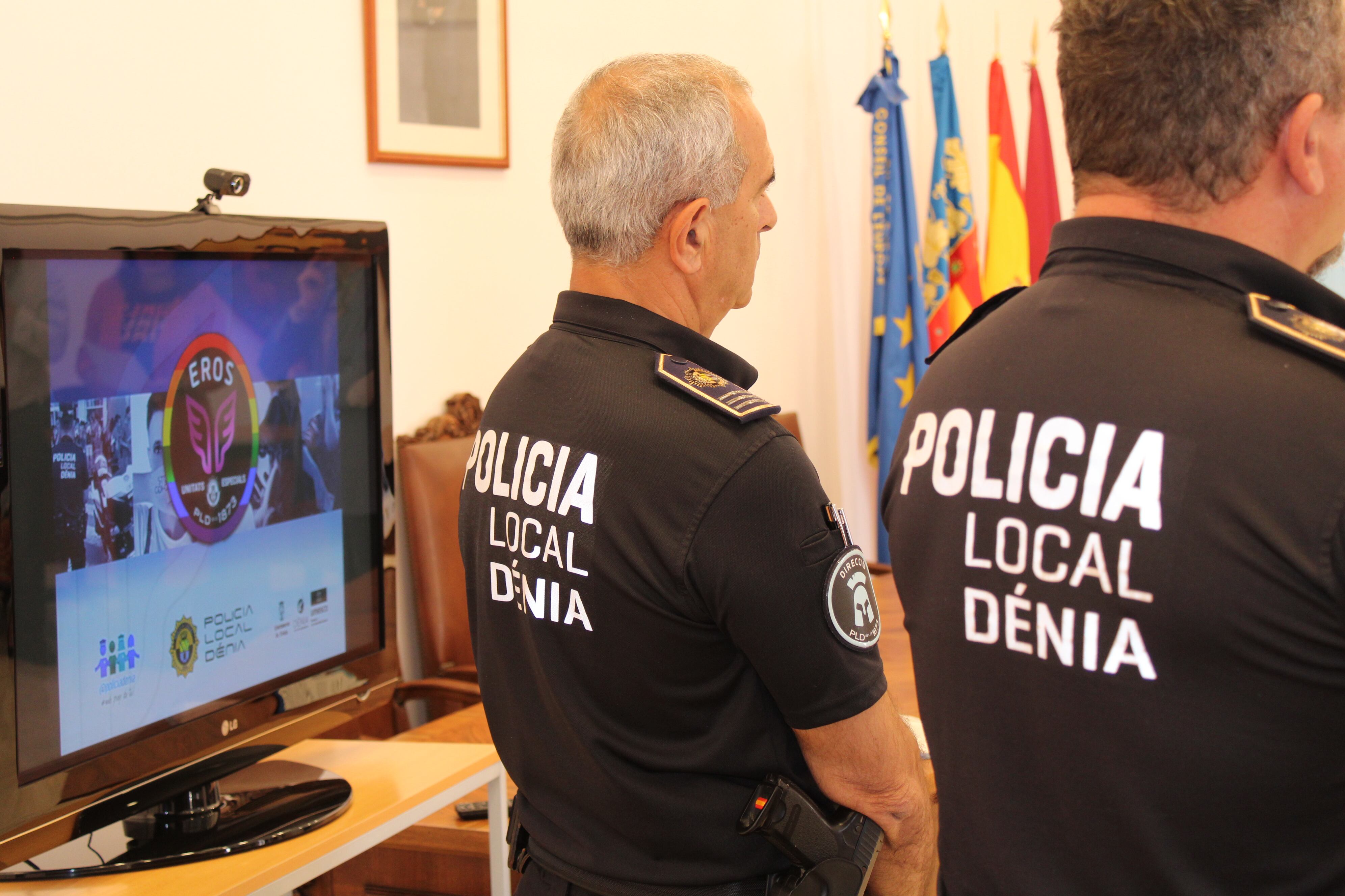 Escudo de la Unidad Eros de la Policía Local de Dénia.