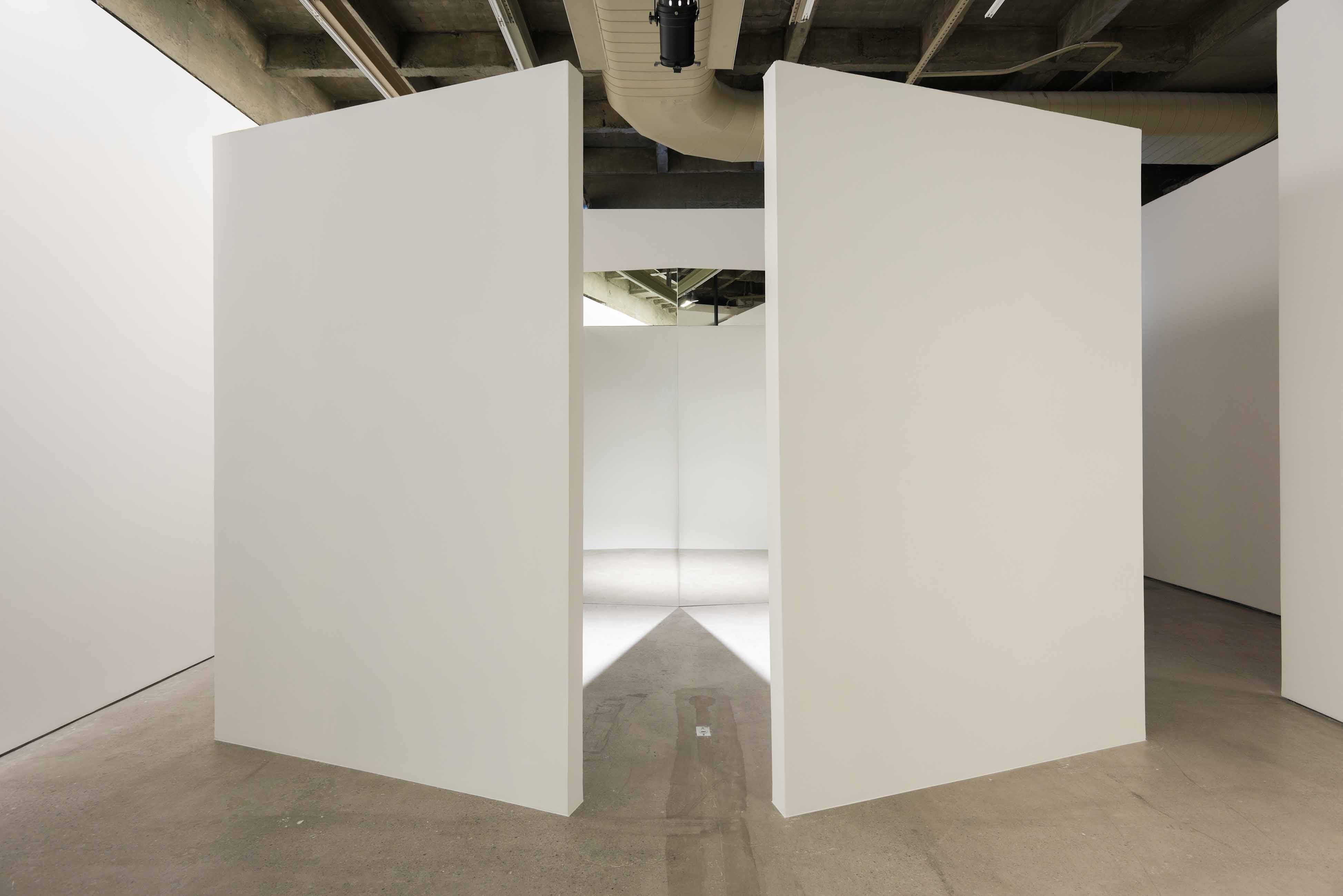 La noche en mitad del día de Eduardo Basualdo