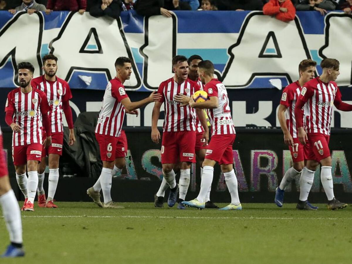 El corazón y la casta del Almería dan un punto de oro en Málaga