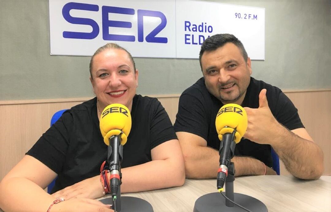 Mª Salud y Milan, gerentes de Sedka Novias, en Radio Elda SER