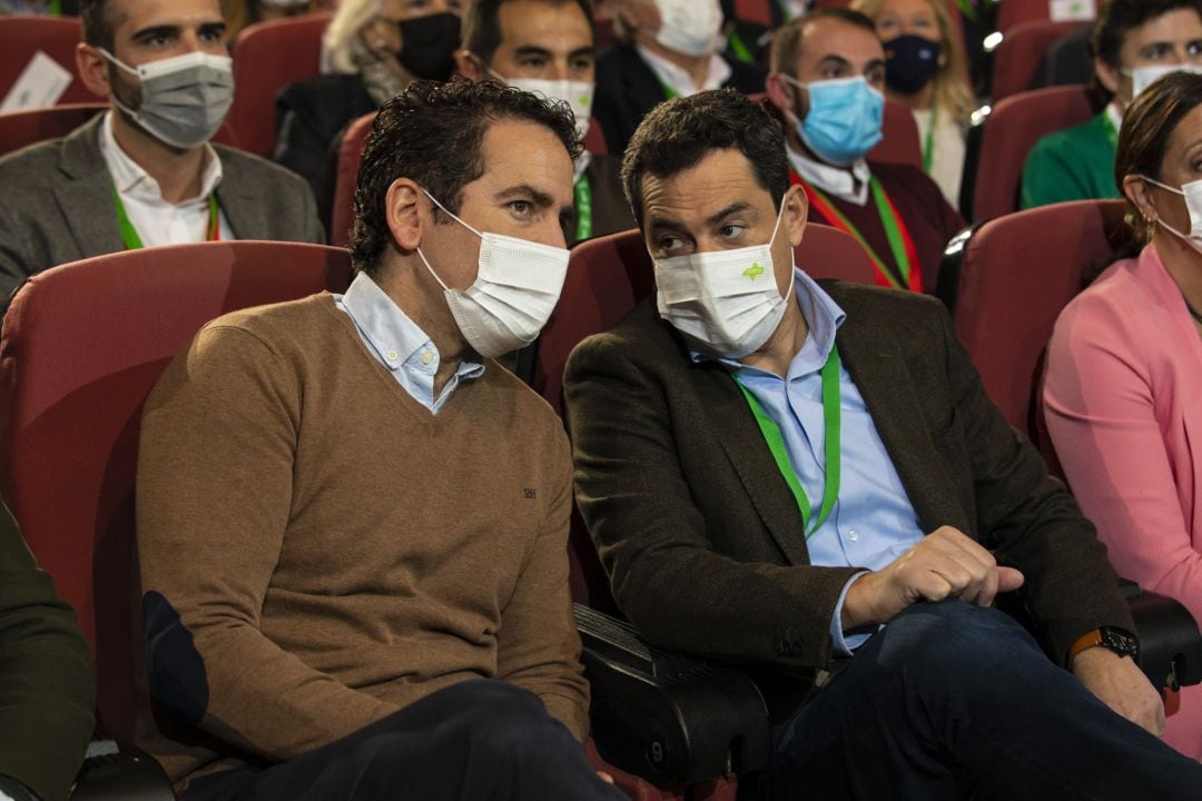 El Secretario General del PP, Teodoro García Egea, junto al presidente de la Junta de Andalucía, Juanma Moreno, en el XVI Congreso Autonómico del PP Andaluz. 