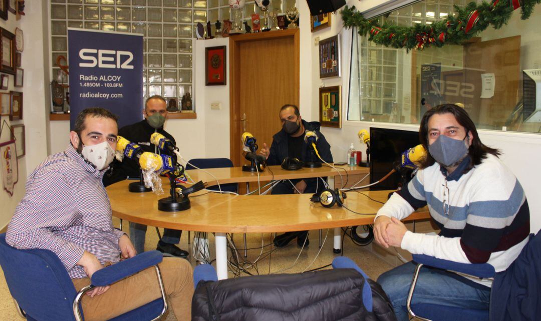 Representantes de Entradas a tu alcance en el estudio central de Radio Alcoy