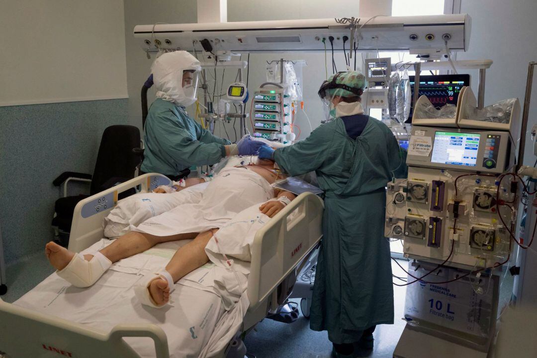 Sanitarios de la Unidad de Cuidados Intensivos 