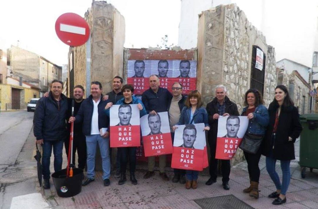 Acto público de pegada de carteles en Tarancón