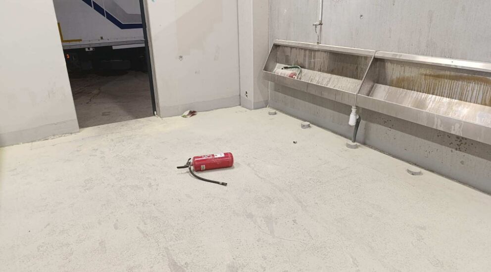 Extintor vaciado en los aseos de El Picón