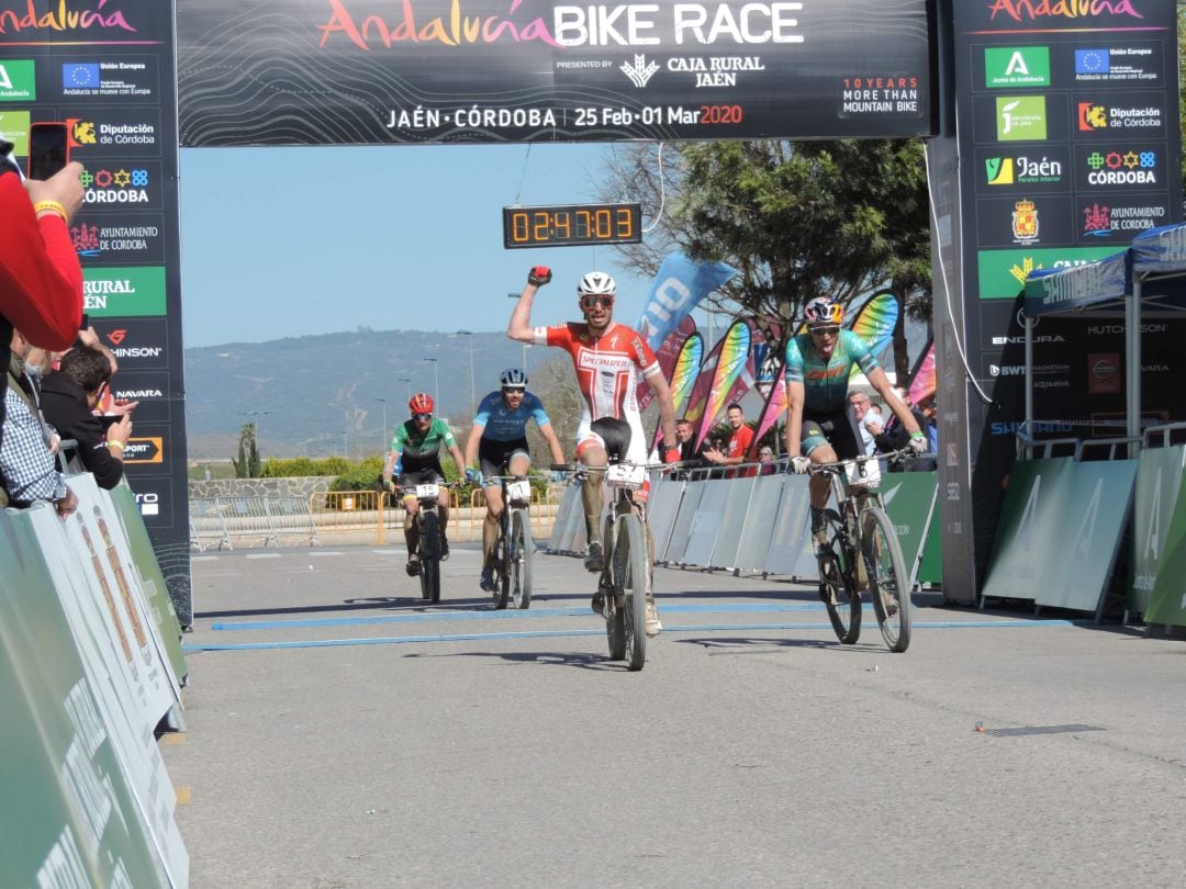 El italiano Francesco Failli consigue la victoria en Andújar.