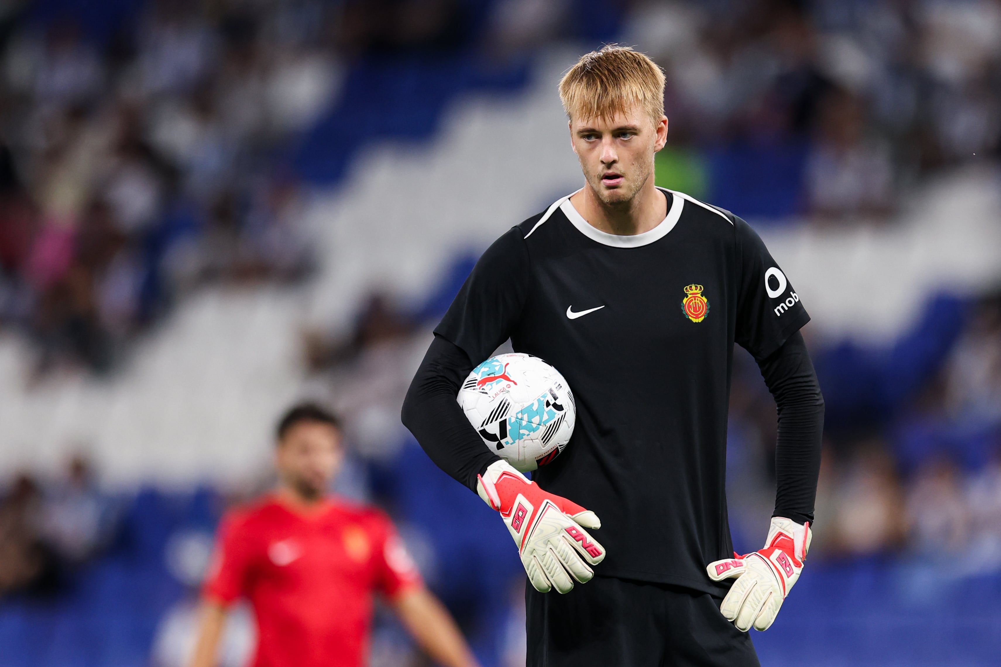 BARCELONA, SPAIN - SEPTEMBER 15: Lucas Bergstrom of RCD Mallorca looks on during the LaLiga EA Sports match between RCD Espanyol de Barcelona and RCD Mallorca at RCDE Stadium on September 15, 2025 in Barcelona, Spain. (Photo by Judit Cartiel/Getty Images)