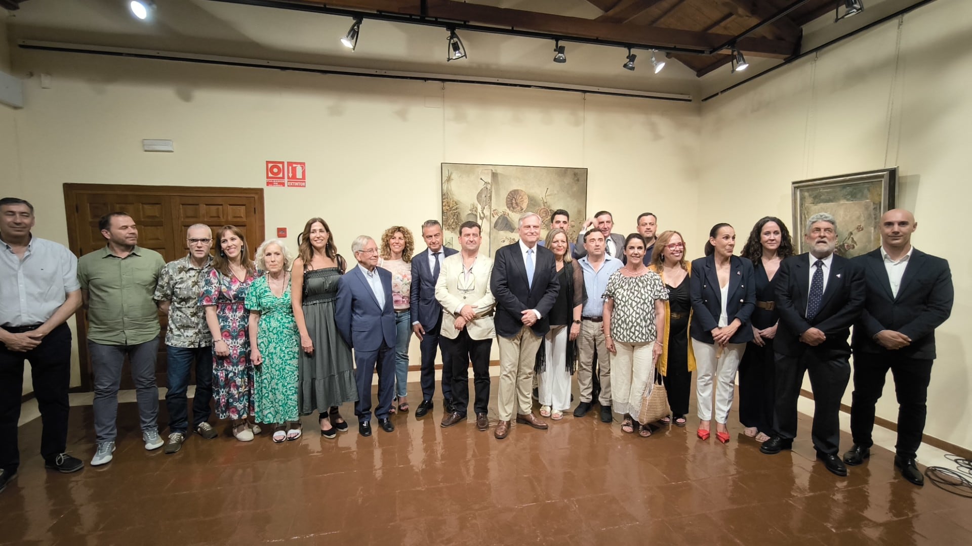 Autoridades en la inauguración de la Exposición en homenaje a Manuel López Villaseñor