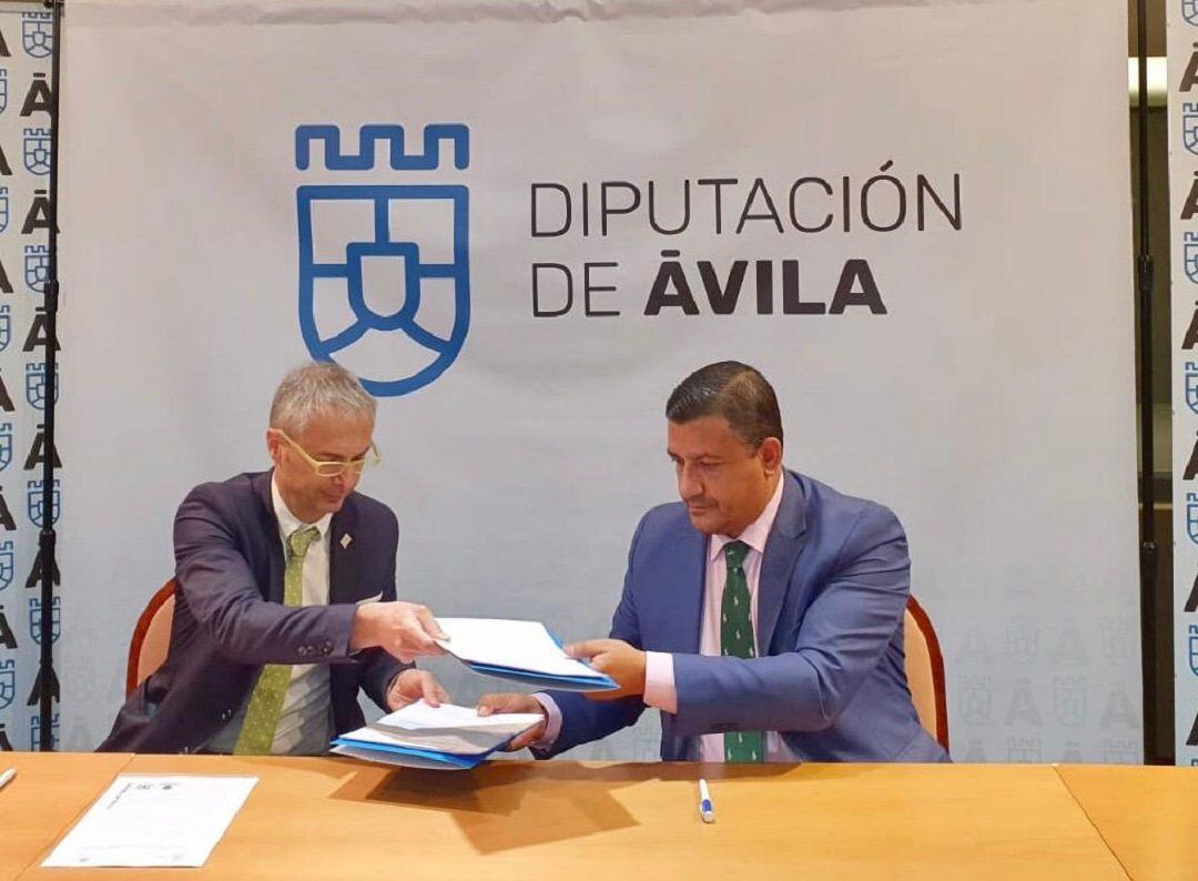 Ricardo Rivero, rector de la USAL, y Carlos García, presidente de la Diputación