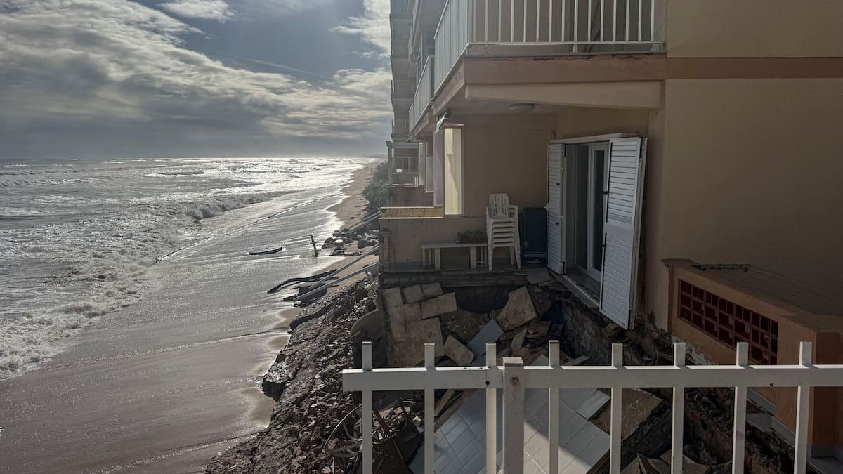 El Ministerio declarará "zona catastrófica" a las playas de Tavernes afectadas por el temporal Harry
