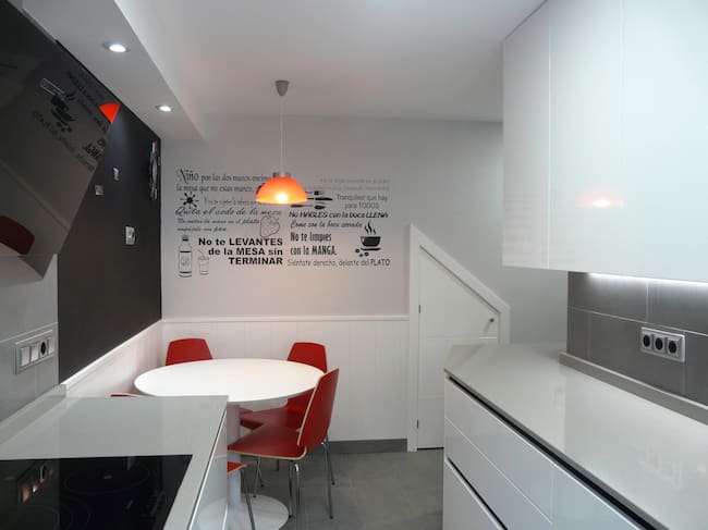 Cocina montada por la empresa conquense Dolma en un domicilio de Madrid.