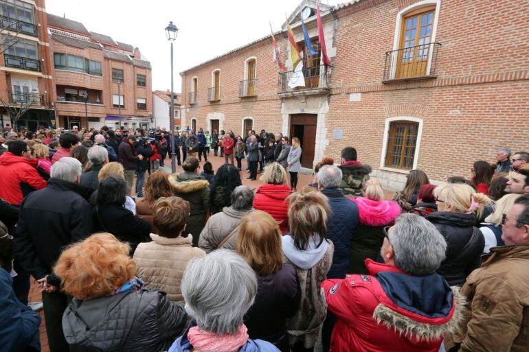 Imagen de la concentración por el fallecimiento de la joven en Laguna de Duero